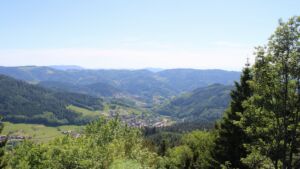 Dieses Bild zeigt eine Webcam-Aufnahme vom Achertal, aufgenommen am Freitag, den 22.05.2026 um 15:50 Uhr. Die Temperatur betrug 28.6°C.
