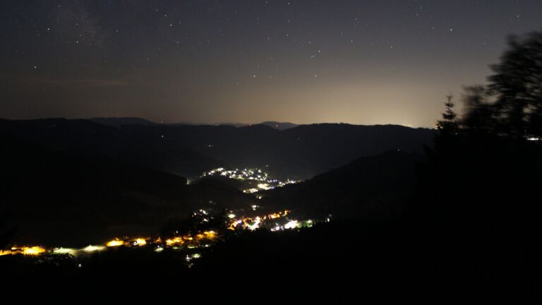Dieses Bild zeigt eine Webcam-Aufnahme vom Achertal, aufgenommen am Dienstag, den 23.06.2026 um 02:50 Uhr. Die Temperatur betrug 24.7°C.