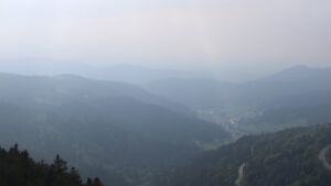 Dieses Bild zeigt eine Webcam-Aufnahme vom Achertal, aufgenommen am Donnerstag, den 07.05.2026 um 18:20 Uhr. Die Temperatur betrug 8.5°C.