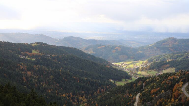 Dieses Bild zeigt eine Webcam-Aufnahme vom Achertal, aufgenommen am Freitag, den 24.10.2025 um 16:40 Uhr. Die Temperatur betrug 3.2°C.
