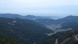 Dieses Bild zeigt eine Webcam-Aufnahme vom Achertal, aufgenommen am Samstag, den 20.12.2025 um 16:10 Uhr. Die Temperatur betrug 9.1°C.