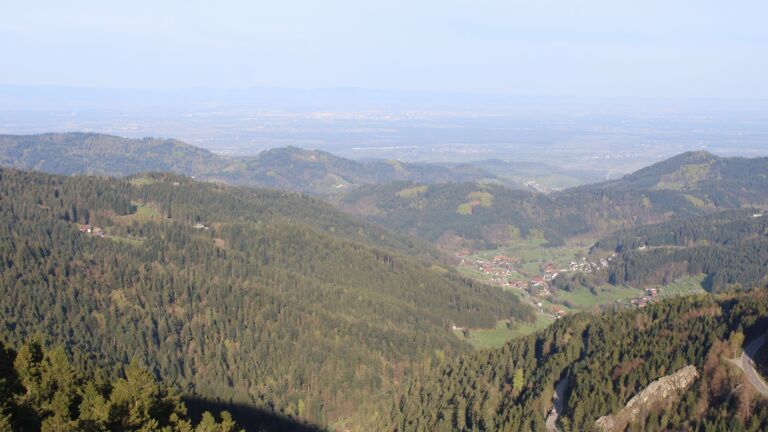 Dieses Bild zeigt eine Webcam-Aufnahme vom Achertal, aufgenommen am Freitag, den 17.04.2026 um 08:20 Uhr. Die Temperatur betrug 12.5°C.