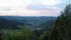 Dieses Bild zeigt eine Webcam-Aufnahme vom Achertal, aufgenommen am Sonntag, den 17.05.2026 um 05:50 Uhr. Die Temperatur betrug 5.6°C.