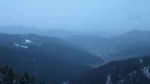 Dieses Bild zeigt eine Webcam-Aufnahme vom Achertal, aufgenommen am Dienstag, den 27.01.2026 um 17:30 Uhr. Die Temperatur betrug 2.2°C.