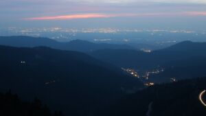 Dieses Bild zeigt eine Webcam-Aufnahme vom Achertal, aufgenommen am Dienstag, den 24.03.2026 um 19:30 Uhr. Die Temperatur betrug 7.2°C.