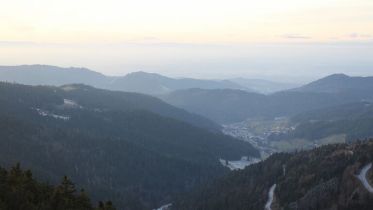 Dieses Bild zeigt eine Webcam-Aufnahme vom Achertal, aufgenommen am Donnerstag, den 01.01.2026 um 16:10 Uhr. Die Temperatur betrug -5.8°C.