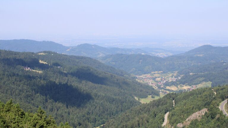 Dieses Bild zeigt eine Webcam-Aufnahme vom Achertal, aufgenommen am Donnerstag, den 19.06.2025 um 10:30 Uhr. Die Temperatur betrug 20.3°C.