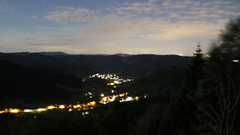 Dieses Bild zeigt eine Webcam-Aufnahme vom Achertal, aufgenommen am Samstag, den 06.06.2026 um 03:20 Uhr. Die Temperatur betrug 12.8°C.