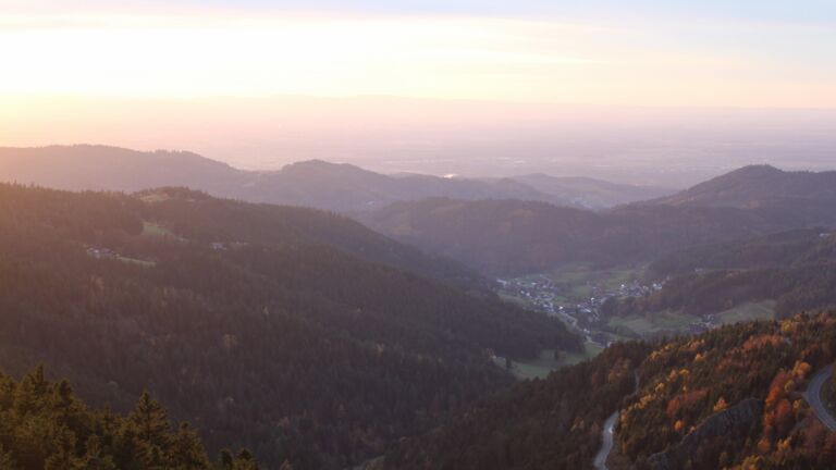 Dieses Bild zeigt eine Webcam-Aufnahme vom Achertal, aufgenommen am Donnerstag, den 30.10.2025 um 17:00 Uhr. Die Temperatur betrug 8.2°C.