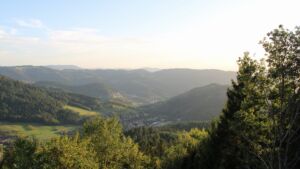 Dieses Bild zeigt eine Webcam-Aufnahme vom Achertal, aufgenommen am Montag, den 07.09.2026 um 19:10 Uhr. Die Temperatur betrug 27.7°C.