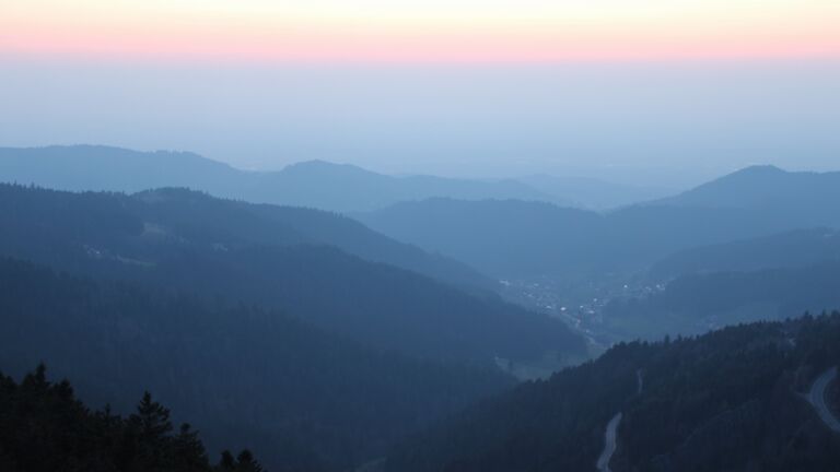 Dieses Bild zeigt eine Webcam-Aufnahme vom Achertal, aufgenommen am Sonntag, den 22.03.2026 um 19:00 Uhr. Die Temperatur betrug 5.3°C.