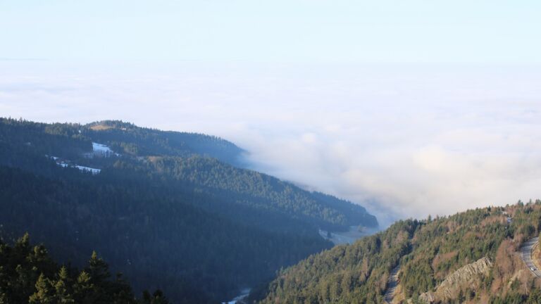 Dieses Bild zeigt eine Webcam-Aufnahme vom Achertal, aufgenommen am Sonntag, den 18.01.2026 um 10:50 Uhr. Die Temperatur betrug 7.4°C.