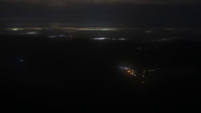 Dieses Bild zeigt eine Webcam-Aufnahme vom Achertal, aufgenommen am Freitag, den 26.09.2025 um 03:00 Uhr. Die Temperatur betrug 4.8°C.