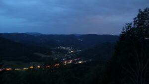Dieses Bild zeigt eine Webcam-Aufnahme vom Achertal, aufgenommen am Dienstag, den 16.06.2026 um 04:30 Uhr. Die Temperatur betrug 16.8°C.