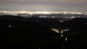 Dieses Bild zeigt eine Webcam-Aufnahme vom Achertal, aufgenommen am Freitag, den 31.10.2025 um 20:00 Uhr. Die Temperatur betrug 10.8°C.