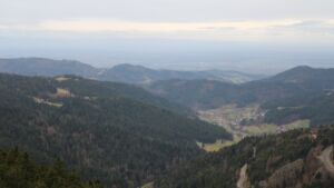 Dieses Bild zeigt eine Webcam-Aufnahme vom Achertal, aufgenommen am Freitag, den 19.12.2025 um 15:20 Uhr. Die Temperatur betrug 7.1°C.