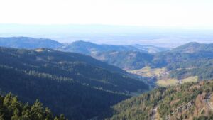 Dieses Bild zeigt eine Webcam-Aufnahme vom Achertal, aufgenommen am Dienstag, den 09.12.2025 um 13:00 Uhr. Die Temperatur betrug 10.2°C.