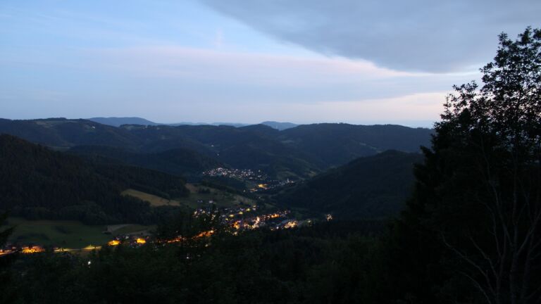 Dieses Bild zeigt eine Webcam-Aufnahme vom Achertal, aufgenommen am Sonntag, den 14.06.2026 um 22:20 Uhr. Die Temperatur betrug 13.6°C.