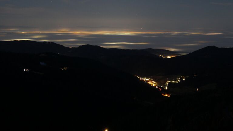 Dieses Bild zeigt eine Webcam-Aufnahme vom Achertal, aufgenommen am Sonntag, den 08.02.2026 um 06:30 Uhr. Die Temperatur betrug 2.8°C.