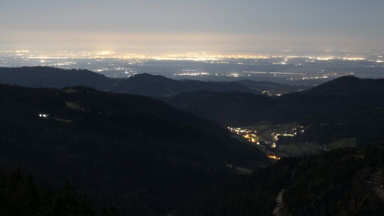 Dieses Bild zeigt eine Webcam-Aufnahme vom Achertal, aufgenommen am Donnerstag, den 05.03.2026 um 04:30 Uhr. Die Temperatur betrug 5.1°C.