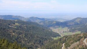 Dieses Bild zeigt eine Webcam-Aufnahme vom Achertal, aufgenommen am Freitag, den 17.04.2026 um 11:50 Uhr. Die Temperatur betrug 14.8°C.