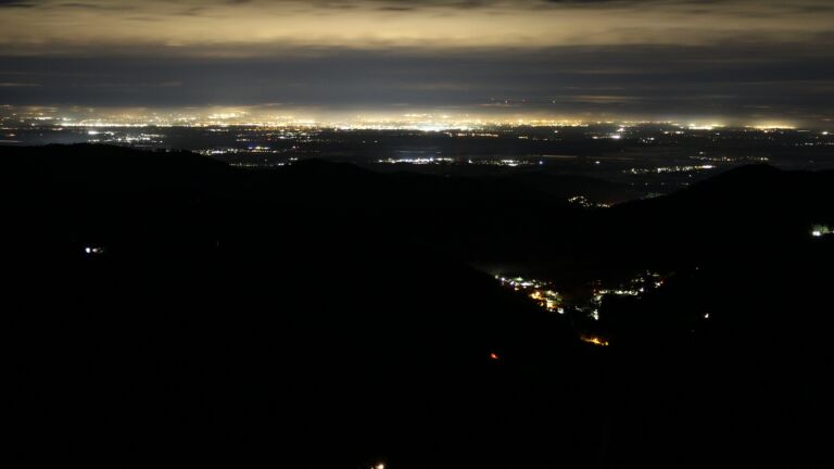 Dieses Bild zeigt eine Webcam-Aufnahme vom Achertal, aufgenommen am Sonntag, den 30.11.2025 um 03:00 Uhr. Die Temperatur betrug 6.3°C.