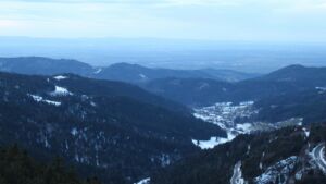 Dieses Bild zeigt eine Webcam-Aufnahme vom Achertal, aufgenommen am Dienstag, den 13.01.2026 um 17:10 Uhr. Die Temperatur betrug 6.6°C.