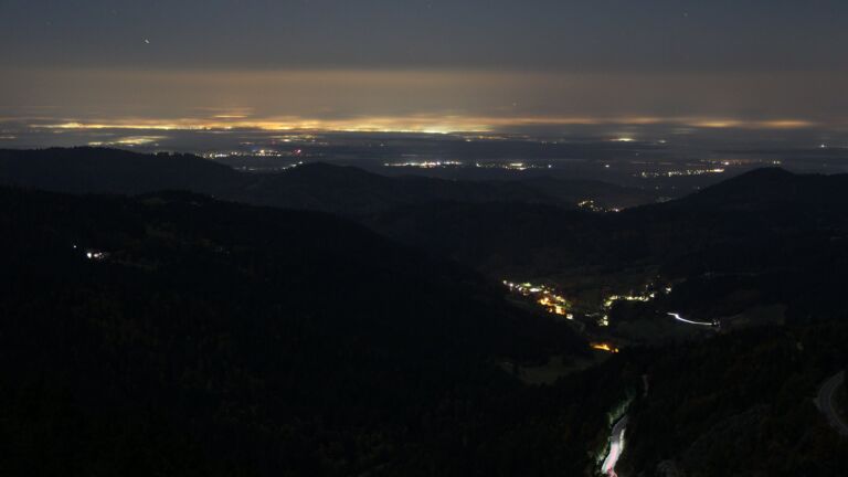 Dieses Bild zeigt eine Webcam-Aufnahme vom Achertal, aufgenommen am Sonntag, den 12.10.2025 um 05:30 Uhr. Die Temperatur betrug 5.9°C.