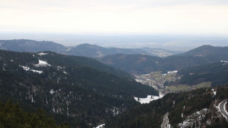 Dieses Bild zeigt eine Webcam-Aufnahme vom Achertal, aufgenommen am Mittwoch, den 14.01.2026 um 11:50 Uhr. Die Temperatur betrug 5.2°C.