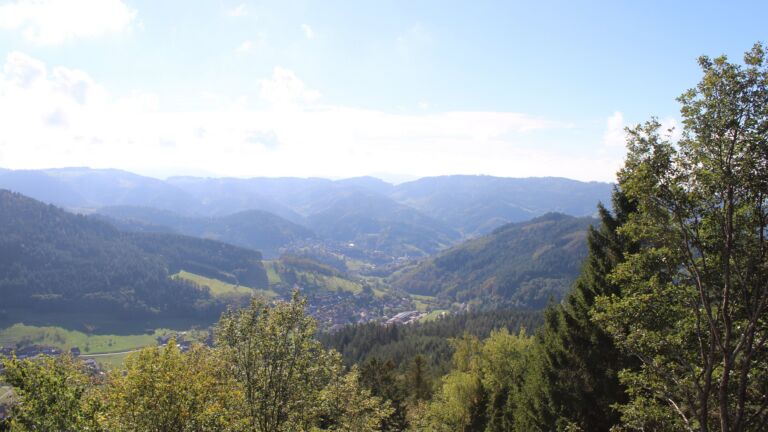Dieses Bild zeigt eine Webcam-Aufnahme vom Achertal, aufgenommen am Mittwoch, den 14.10.2026 um 14:40 Uhr. Die Temperatur betrug 18.5°C.