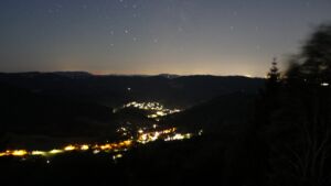 Dieses Bild zeigt eine Webcam-Aufnahme vom Achertal, aufgenommen am Freitag, den 10.07.2026 um 03:40 Uhr. Die Temperatur betrug 18.7°C.