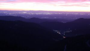 Dieses Bild zeigt eine Webcam-Aufnahme vom Achertal, aufgenommen am Montag, den 06.04.2026 um 20:50 Uhr. Die Temperatur betrug 10.5°C.