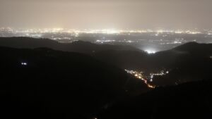 Dieses Bild zeigt eine Webcam-Aufnahme vom Achertal, aufgenommen am Freitag, den 14.11.2025 um 19:30 Uhr. Die Temperatur betrug 15°C.