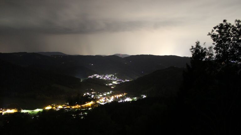 Dieses Bild zeigt eine Webcam-Aufnahme vom Achertal, aufgenommen am Dienstag, den 08.09.2026 um 22:00 Uhr. Die Temperatur betrug 23.2°C.
