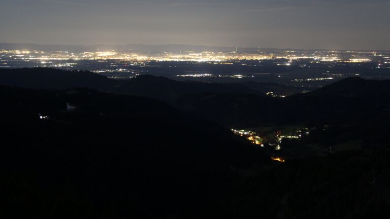 Dieses Bild zeigt eine Webcam-Aufnahme vom Achertal, aufgenommen am Sonntag, den 05.04.2026 um 05:40 Uhr. Die Temperatur betrug 9.7°C.