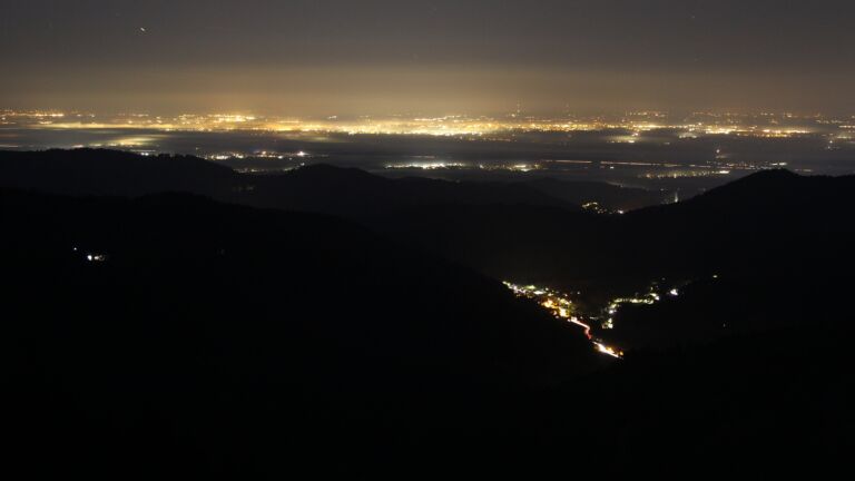 Dieses Bild zeigt eine Webcam-Aufnahme vom Achertal, aufgenommen am Donnerstag, den 02.10.2025 um 06:10 Uhr. Die Temperatur betrug 2.3°C.