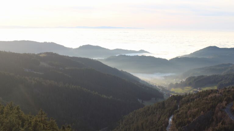 Dieses Bild zeigt eine Webcam-Aufnahme vom Achertal, aufgenommen am Mittwoch, den 25.02.2026 um 17:20 Uhr. Die Temperatur betrug 12.9°C.