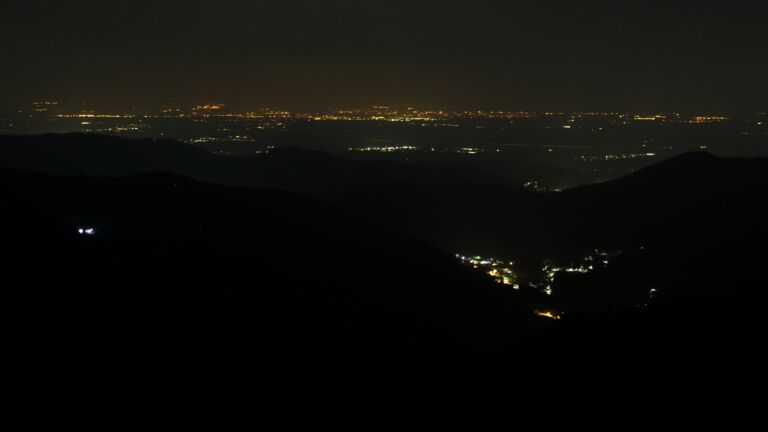 Dieses Bild zeigt eine Webcam-Aufnahme vom Achertal, aufgenommen am Donnerstag, den 19.03.2026 um 00:30 Uhr. Die Temperatur betrug 2.6°C.