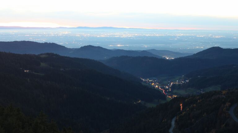 Dieses Bild zeigt eine Webcam-Aufnahme vom Achertal, aufgenommen am Mittwoch, den 05.11.2025 um 17:40 Uhr. Die Temperatur betrug 12.4°C.