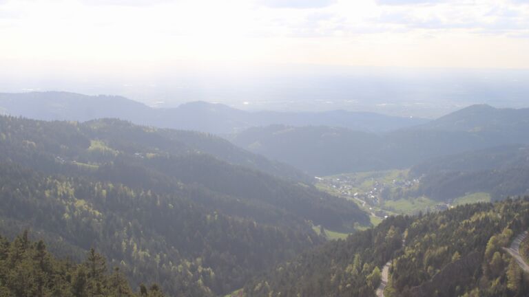 Dieses Bild zeigt eine Webcam-Aufnahme vom Achertal, aufgenommen am Sonntag, den 19.04.2026 um 18:20 Uhr. Die Temperatur betrug 8.6°C.