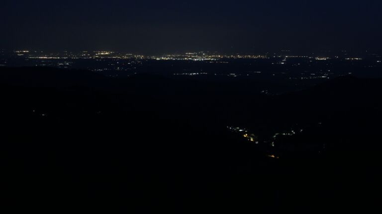 Dieses Bild zeigt eine Webcam-Aufnahme vom Achertal, aufgenommen am Mittwoch, den 18.06.2025 um 03:50 Uhr. Die Temperatur betrug 15.6°C.