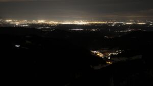 Dieses Bild zeigt eine Webcam-Aufnahme vom Achertal, aufgenommen am Dienstag, den 13.01.2026 um 01:30 Uhr. Die Temperatur betrug 4.2°C.