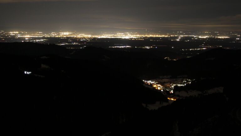 Dieses Bild zeigt eine Webcam-Aufnahme vom Achertal, aufgenommen am Dienstag, den 13.01.2026 um 01:30 Uhr. Die Temperatur betrug 4.2°C.