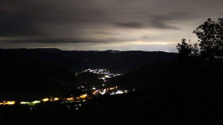 Dieses Bild zeigt eine Webcam-Aufnahme vom Achertal, aufgenommen am Samstag, den 05.09.2026 um 02:30 Uhr. Die Temperatur betrug 18.6°C.