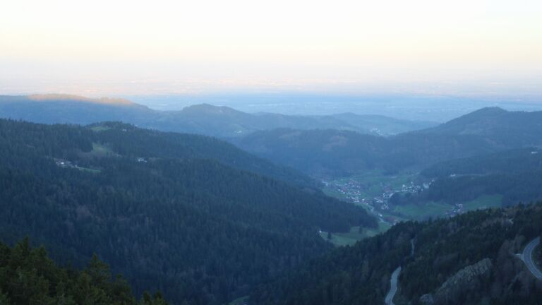 Dieses Bild zeigt eine Webcam-Aufnahme vom Achertal, aufgenommen am Mittwoch, den 08.04.2026 um 07:10 Uhr. Die Temperatur betrug 8.8°C.