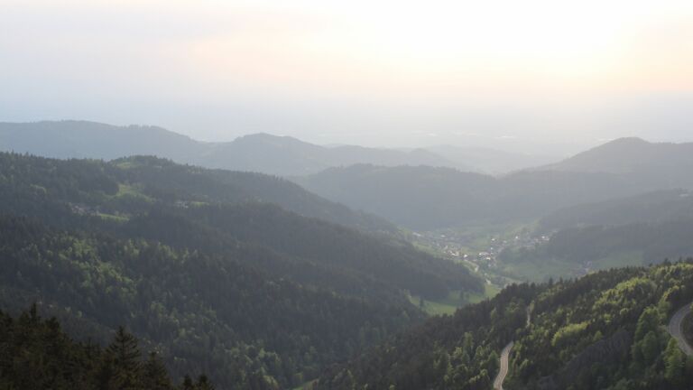 Dieses Bild zeigt eine Webcam-Aufnahme vom Achertal, aufgenommen am Freitag, den 02.05.2025 um 19:50 Uhr. Die Temperatur betrug 19.4°C.