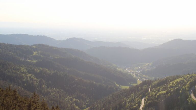 Dieses Bild zeigt eine Webcam-Aufnahme vom Achertal, aufgenommen am Sonntag, den 11.05.2025 um 19:40 Uhr. Die Temperatur betrug 15°C.