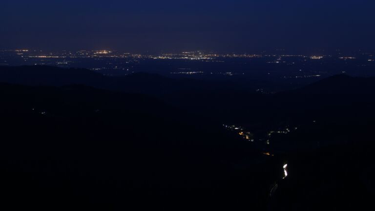 Dieses Bild zeigt eine Webcam-Aufnahme vom Achertal, aufgenommen am Donnerstag, den 15.05.2025 um 04:40 Uhr. Die Temperatur betrug 10.2°C.