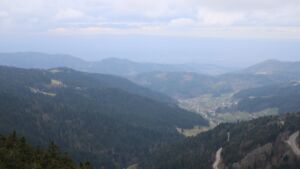 Dieses Bild zeigt eine Webcam-Aufnahme vom Achertal, aufgenommen am Samstag, den 28.02.2026 um 13:30 Uhr. Die Temperatur betrug 5.8°C.