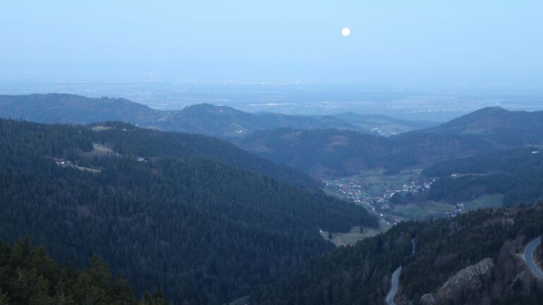 Dieses Bild zeigt eine Webcam-Aufnahme vom Achertal, aufgenommen am Dienstag, den 03.03.2026 um 06:50 Uhr. Die Temperatur betrug 7.3°C.